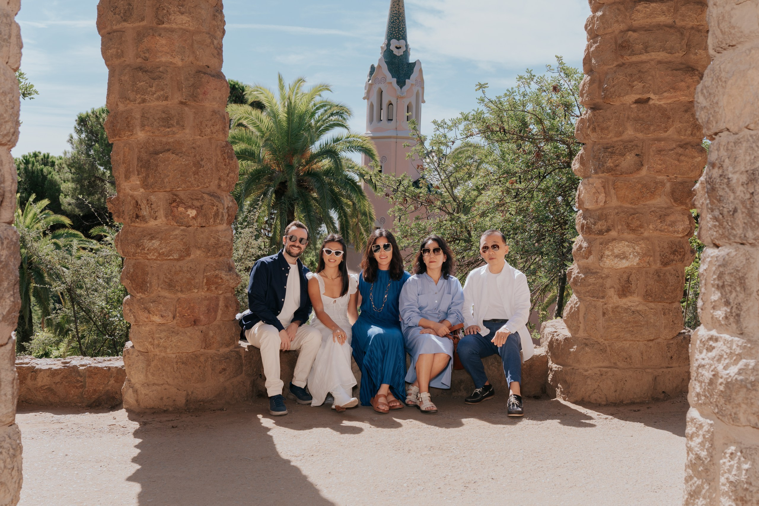 What to Wear for a Summer Family Photoshoot in Barcelona. DiaFoto — Wow Photographer in Barcelona | Premium Barcelona Photoshoot Experience