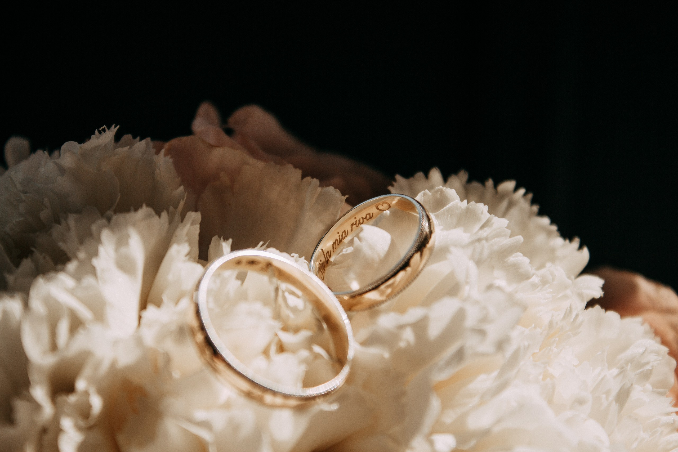 Ideas for photos with flowers. Wedding and portrait photographer in Beograd Ekaterina Makedonskaya