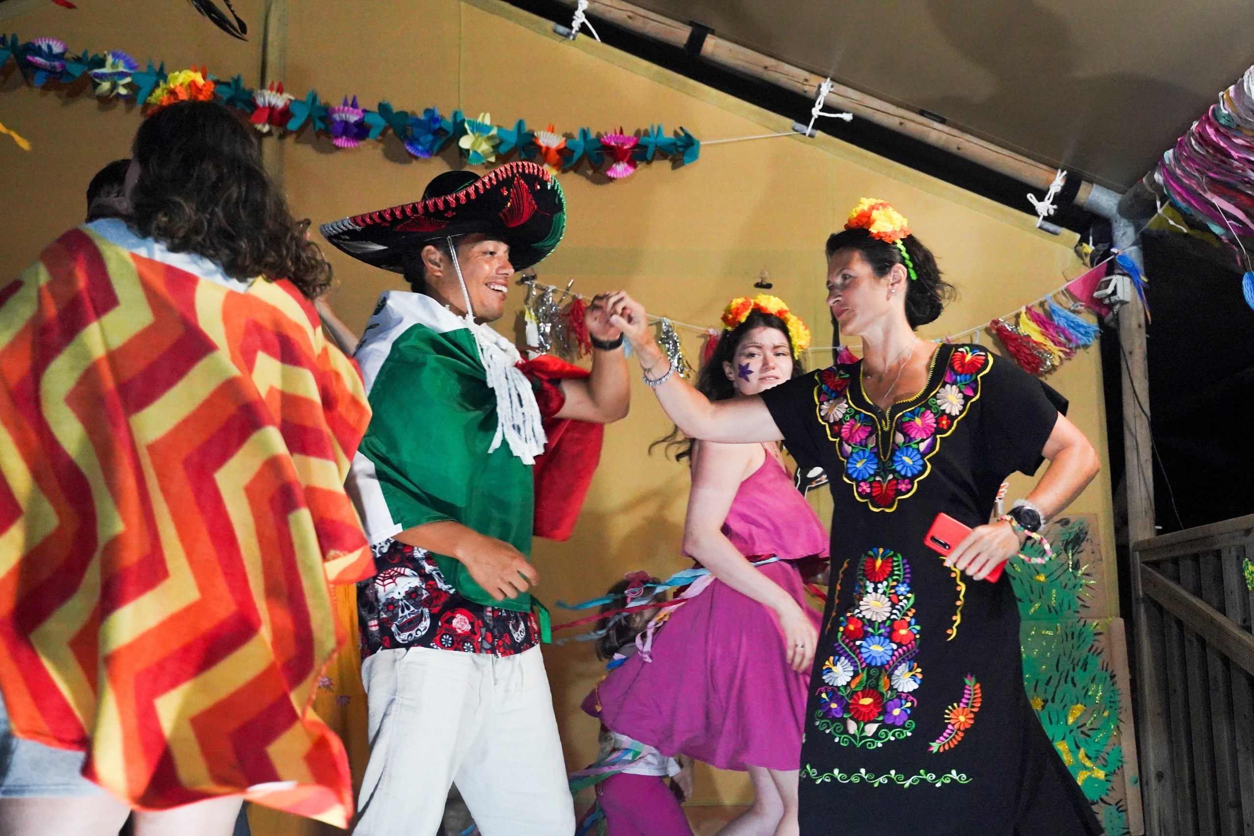 «Цирк! Цирк! Цирк!», Лигурия 2026. Семейные лагеря в Европе с Ниной Янечковой и Ириной Зиновьевой