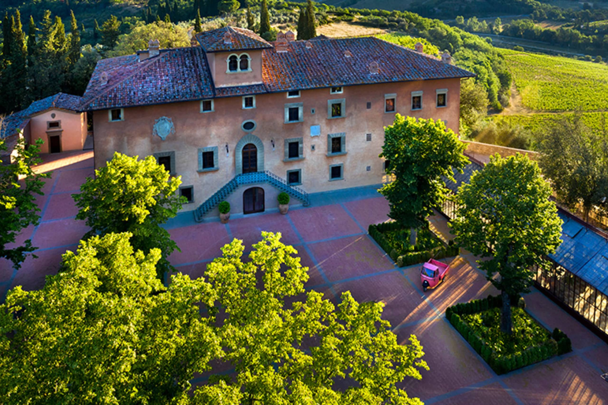 Renaissance manor Vignamaggio between Florence and Siena, Tuscany wedding venue photography