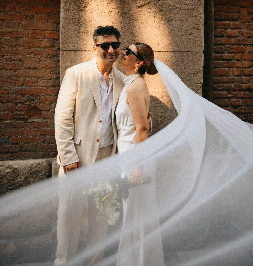 Newlyweds walking through Milan streets after their civil wedding ceremony. Intimate ceremony photographer in Milan