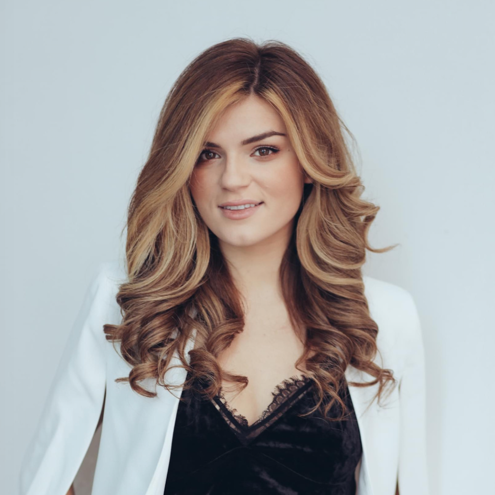 Cherished family moments beautifully captured by photographer Amra Dedic. Discover more at amradedic.com.