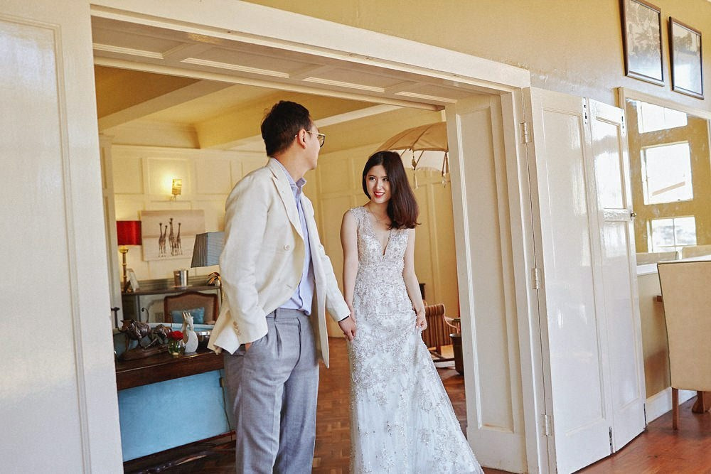 Nairobi safari wedding photographer session with giraffes
