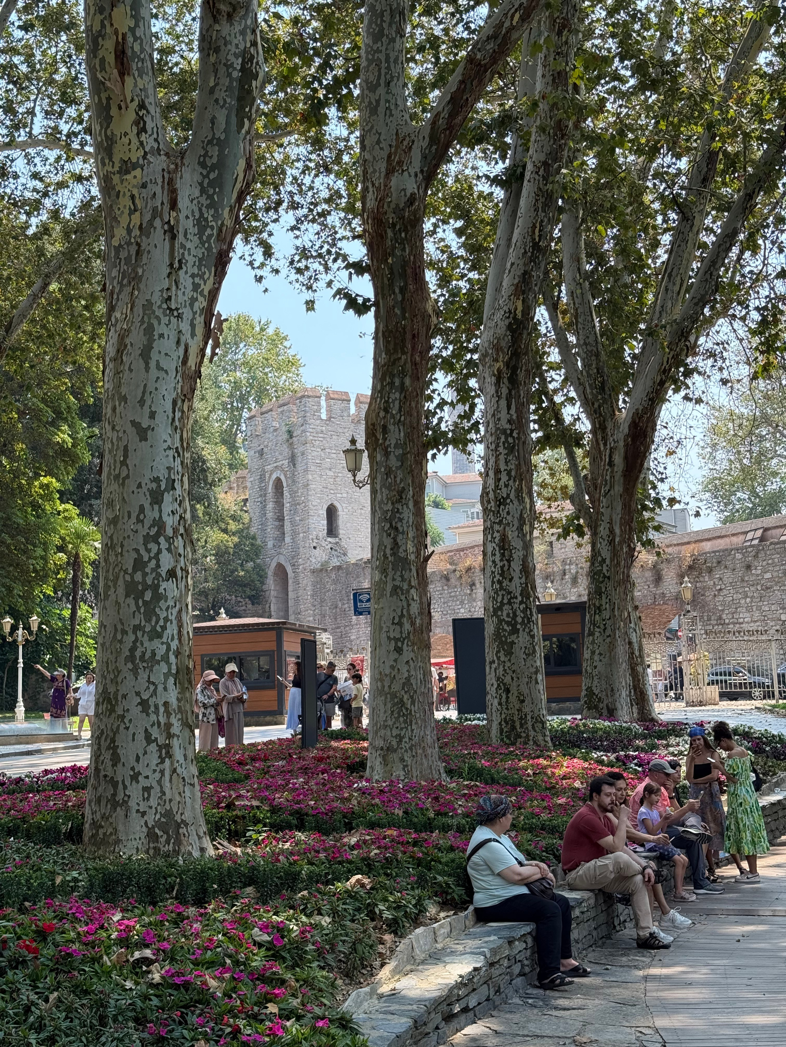 9 Tage in der Türkei: Entspannt und locker. Zwei Tage in jeder Stadt: Istanbul, Antalya, Kaş und ein Villenaufenthalt mit Bergblick