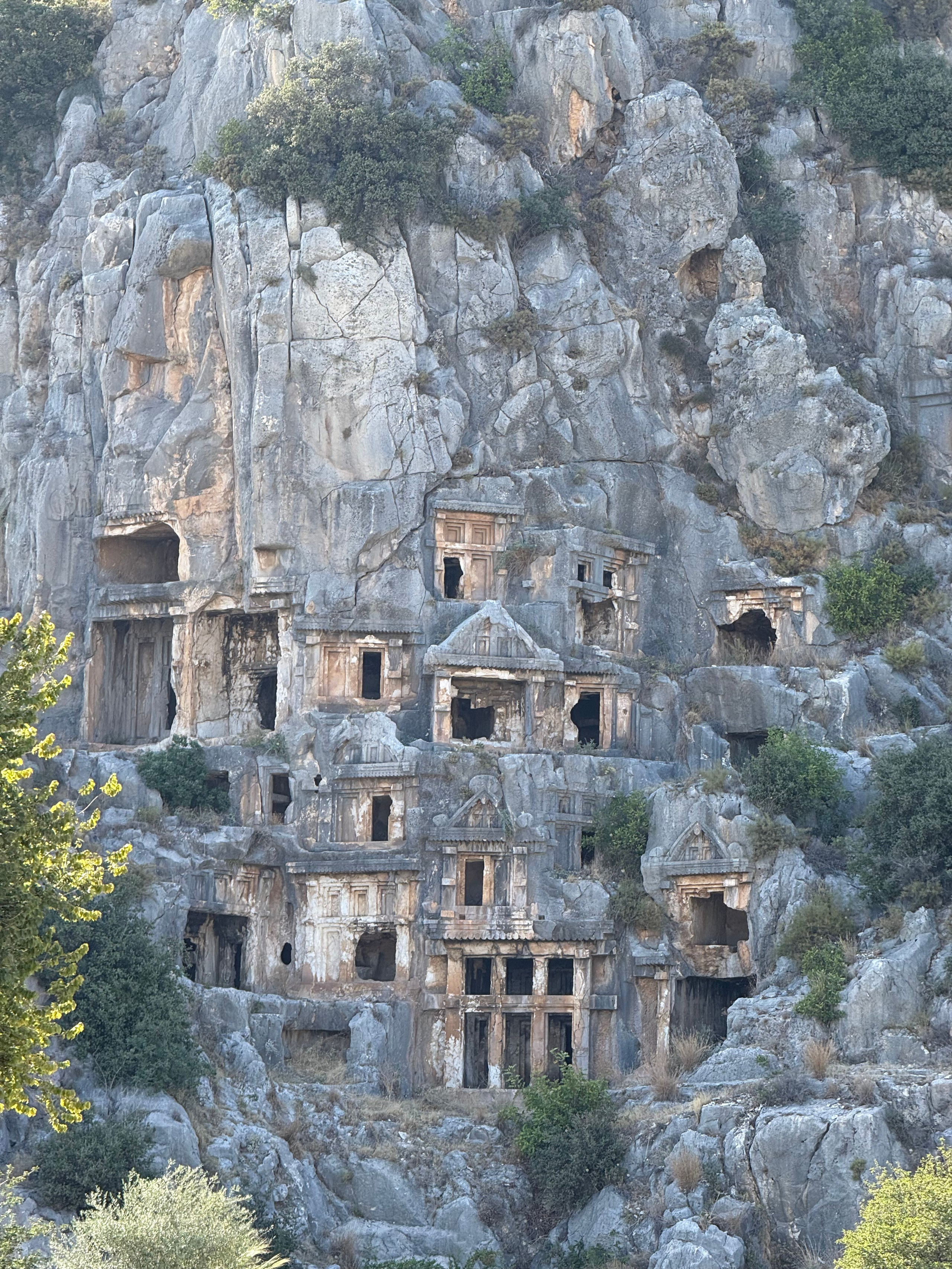 9 Tage in der Türkei: Entspannt und locker. Zwei Tage in jeder Stadt: Istanbul, Antalya, Kaş und ein Villenaufenthalt mit Bergblick