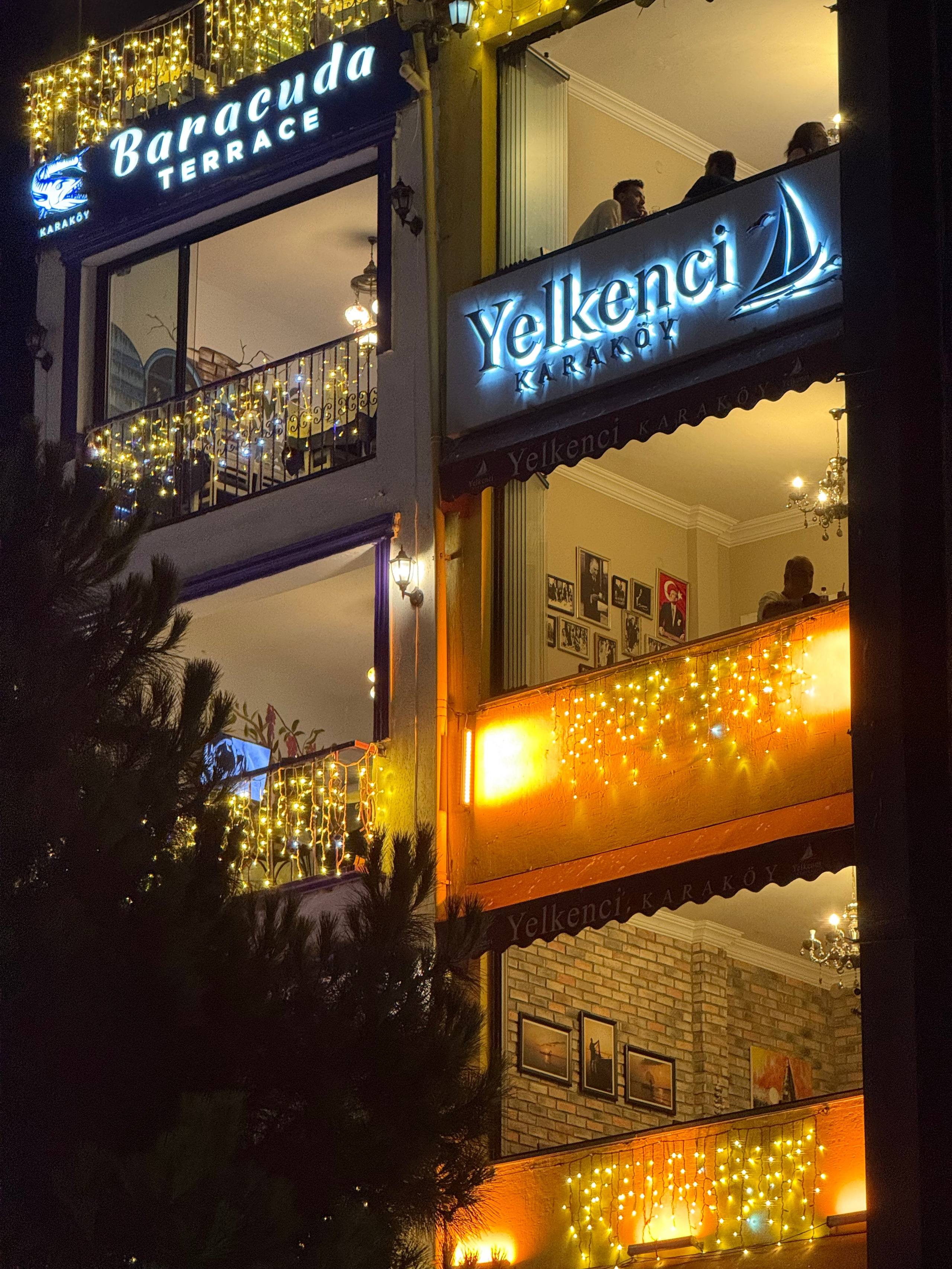 9 Tage in der Türkei: Entspannt und locker. Zwei Tage in jeder Stadt: Istanbul, Antalya, Kaş und ein Villenaufenthalt mit Bergblick