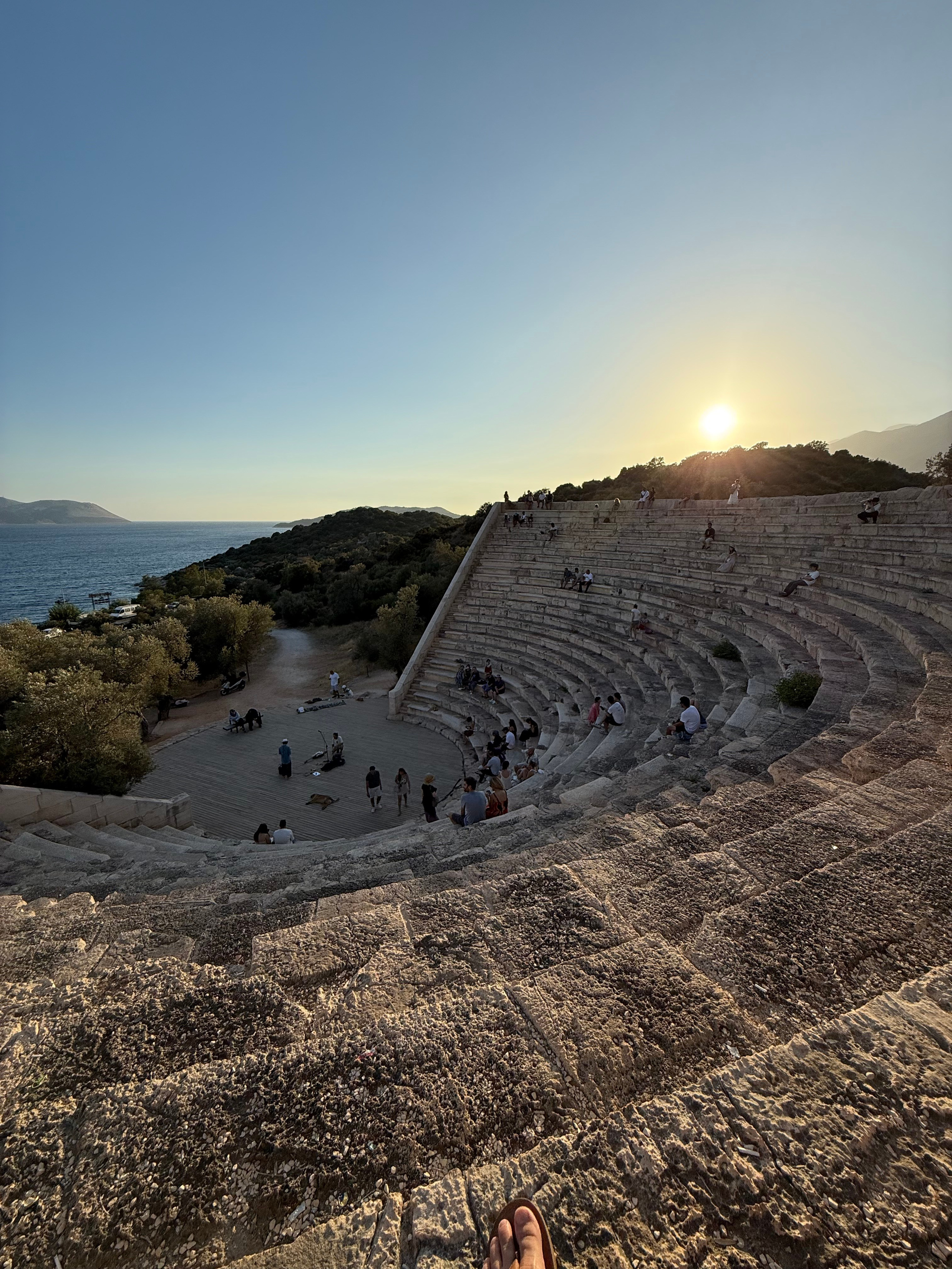 9 Tage in der Türkei: Entspannt und locker. Zwei Tage in jeder Stadt: Istanbul, Antalya, Kaş und ein Villenaufenthalt mit Bergblick