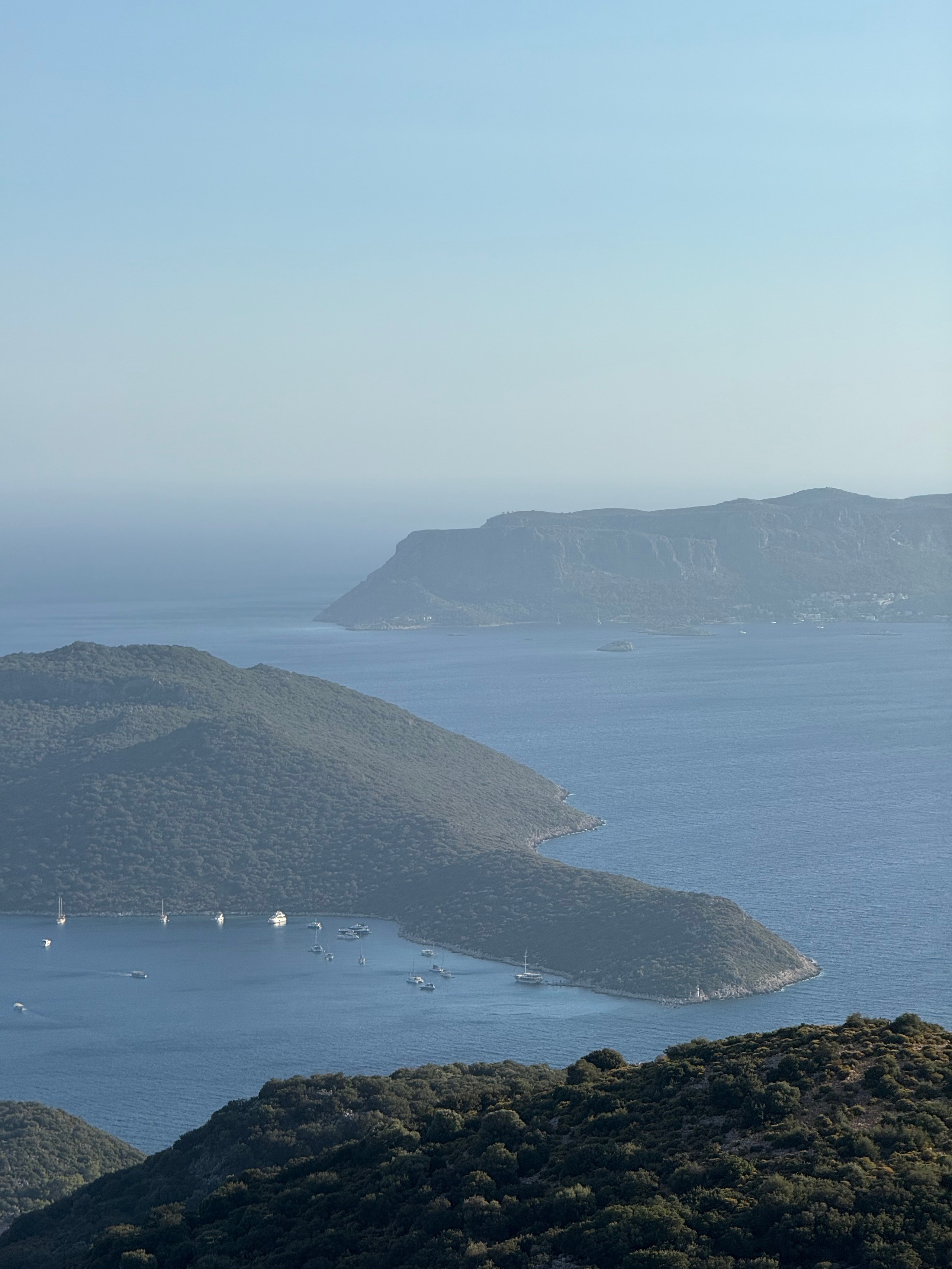 9 Tage in der Türkei: Entspannt und locker. Zwei Tage in jeder Stadt: Istanbul, Antalya, Kaş und ein Villenaufenthalt mit Bergblick