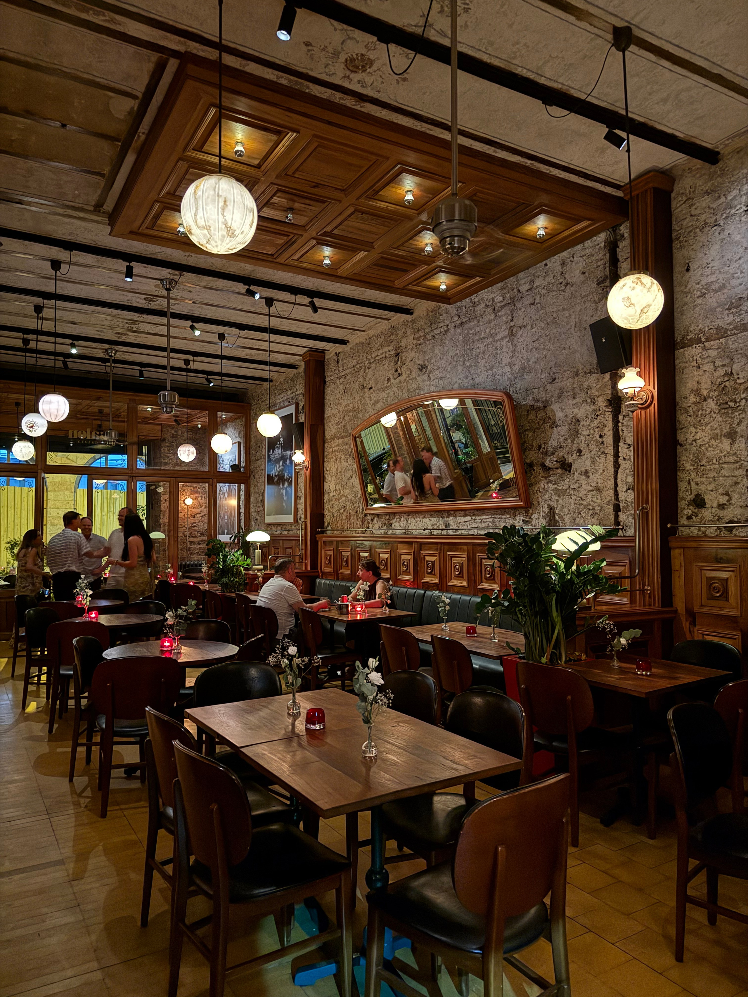 9 Tage in der Türkei: Entspannt und locker. Zwei Tage in jeder Stadt: Istanbul, Antalya, Kaş und ein Villenaufenthalt mit Bergblick