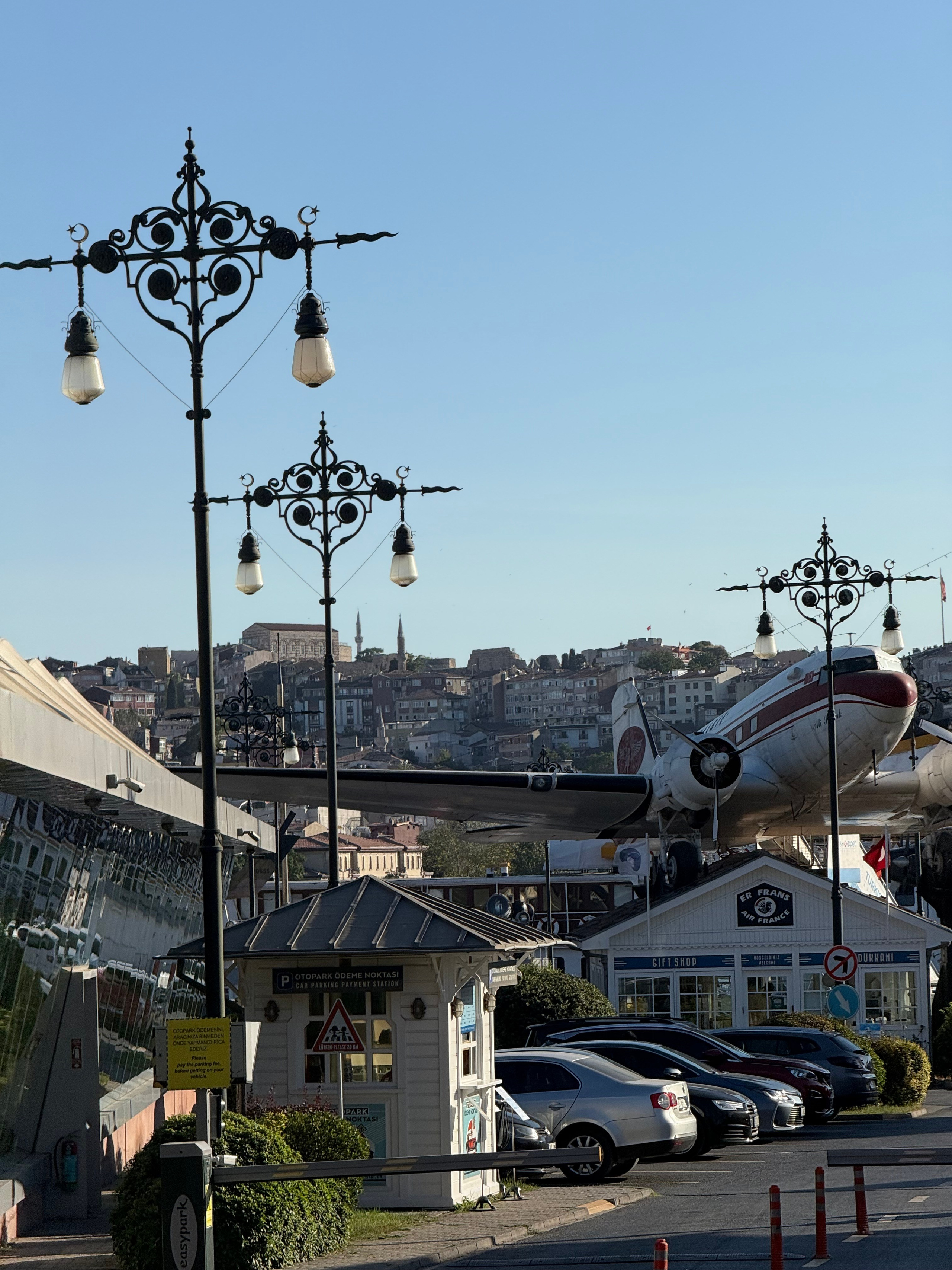 9 Tage in der Türkei: Entspannt und locker. Zwei Tage in jeder Stadt: Istanbul, Antalya, Kaş und ein Villenaufenthalt mit Bergblick