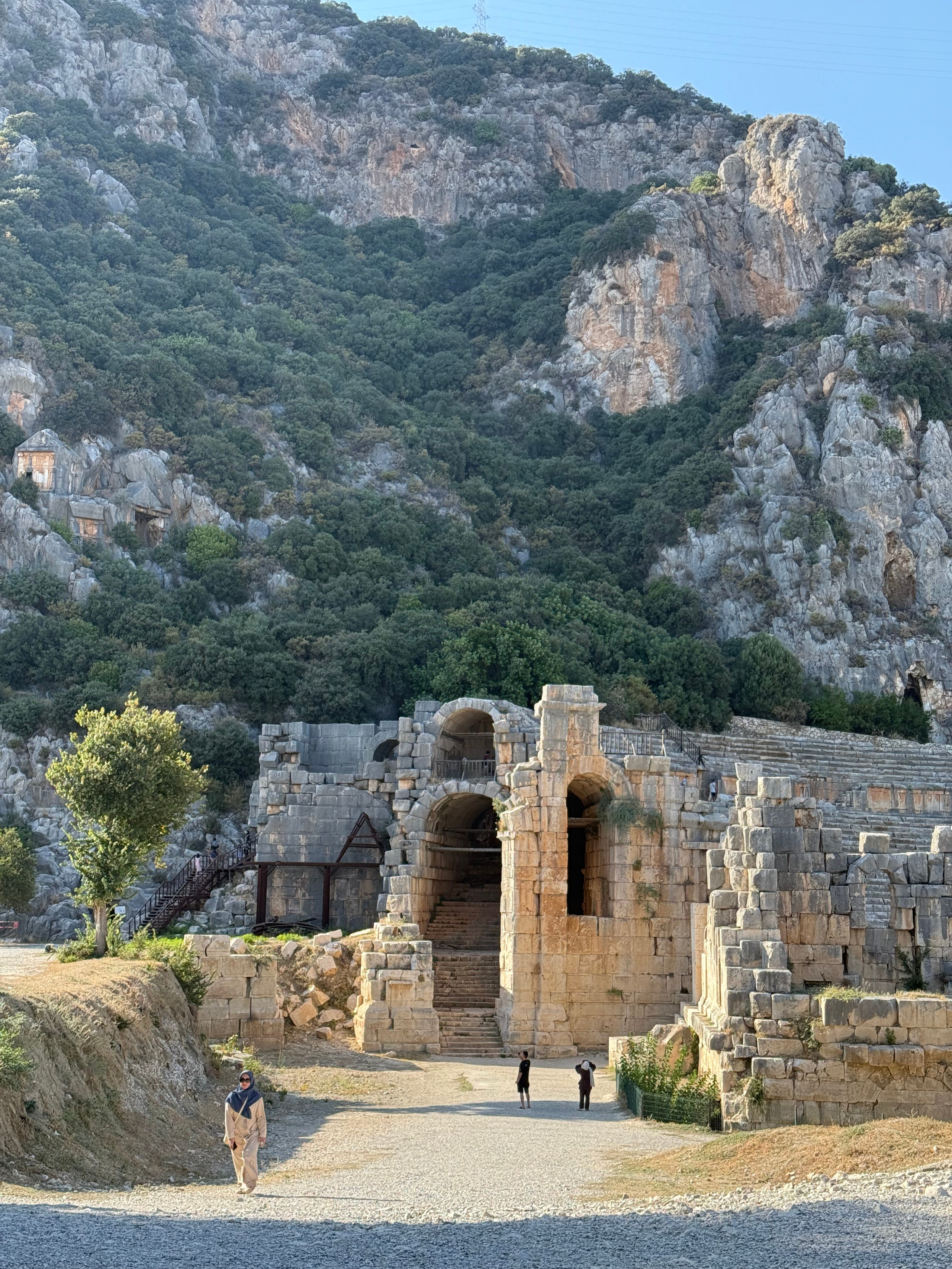 9 Tage in der Türkei: Entspannt und locker. Zwei Tage in jeder Stadt: Istanbul, Antalya, Kaş und ein Villenaufenthalt mit Bergblick