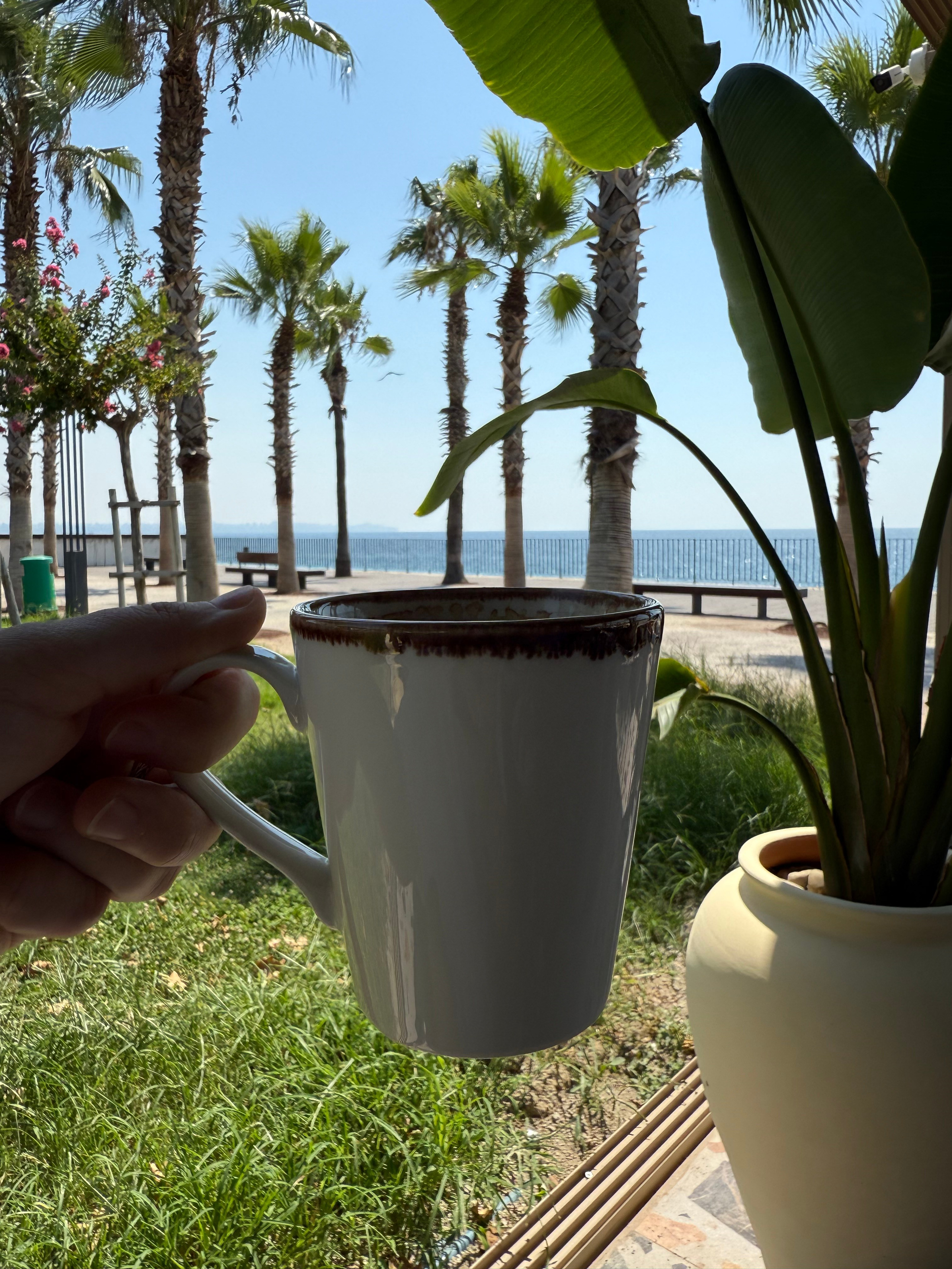 9 Tage in der Türkei: Entspannt und locker. Zwei Tage in jeder Stadt: Istanbul, Antalya, Kaş und ein Villenaufenthalt mit Bergblick