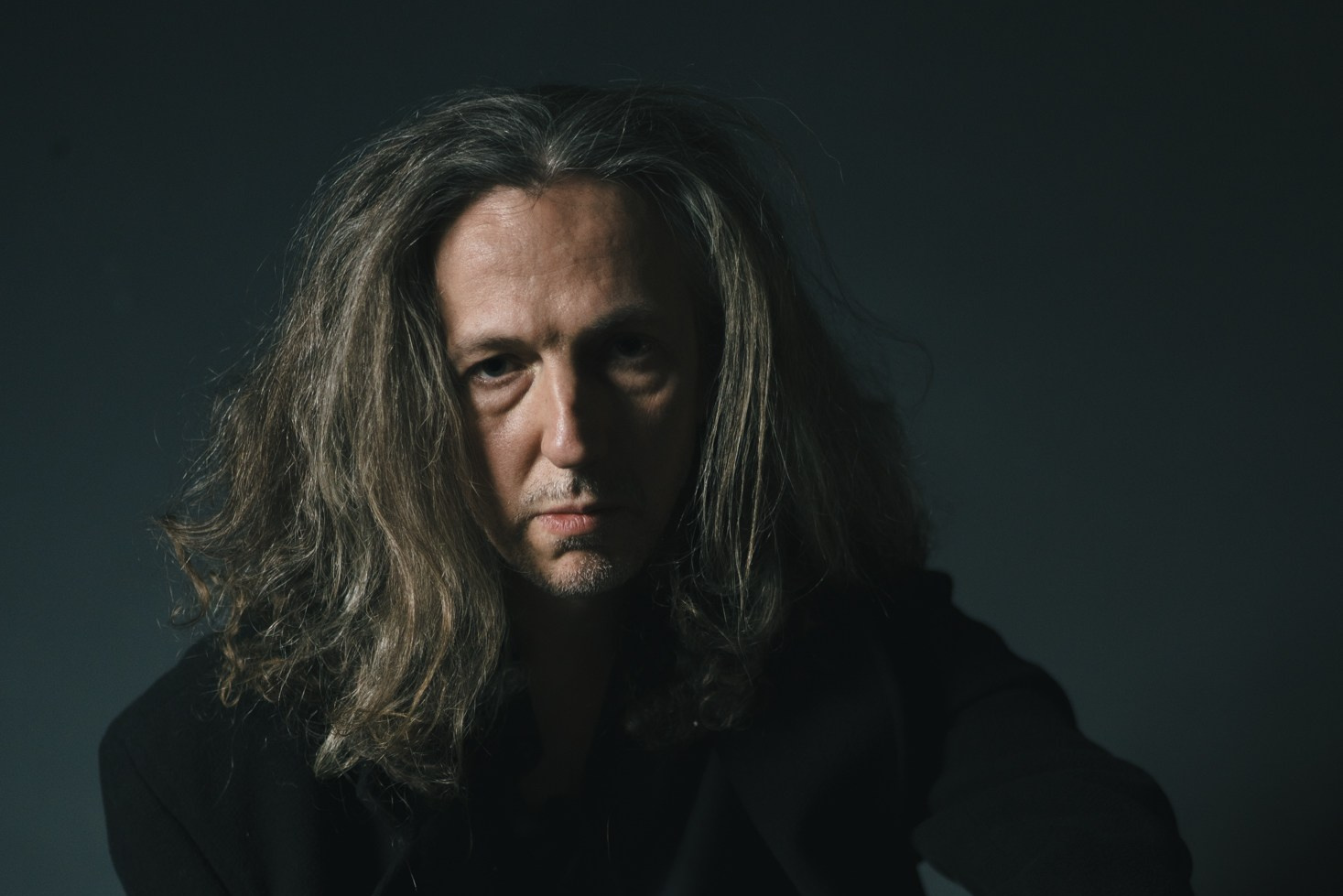 Charakterportrait Dresden – ausdrucksstarkes Männerportrait im Studio