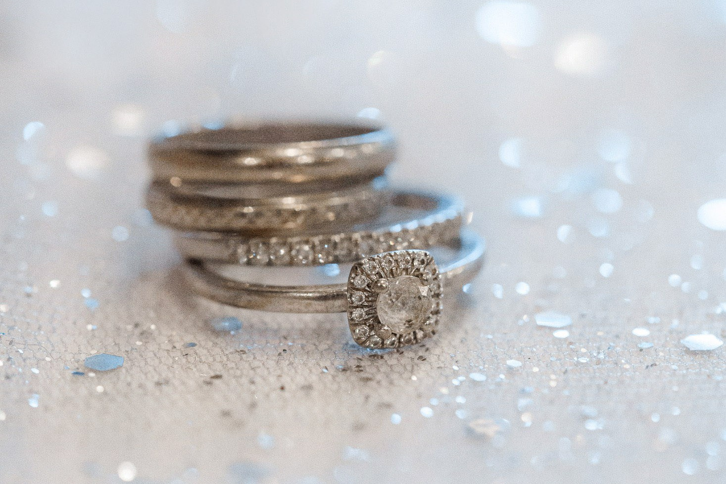 How to Choose the Perfect Wedding Ring | Studio Happy Moment