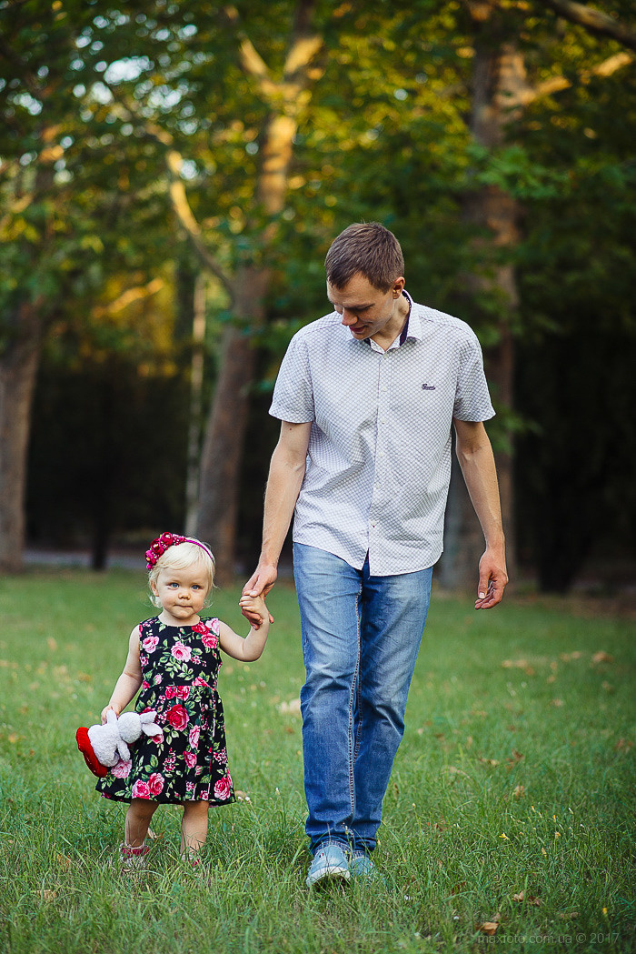 Дитячі і сімейні фотографії фотограф Максим Семенюк в Нікополі. Фотограф Київ Дніпро Запоріжжя Нікополь Олександрія Кривий ріг Покров