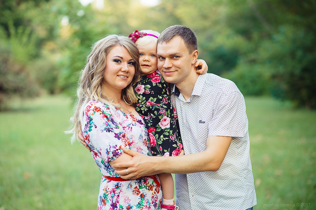 Дитячі і сімейні фотографії фотограф Максим Семенюк в Нікополі. Фотограф Київ Дніпро Запоріжжя Нікополь Олександрія Кривий ріг Покров