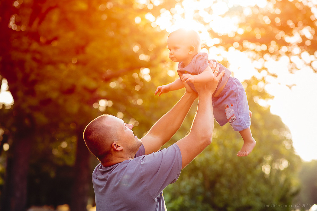 Дитячі і сімейні фотографії фотограф Максим Семенюк в Нікополі. Фотограф Київ Дніпро Запоріжжя Нікополь Олександрія Кривий ріг Покров