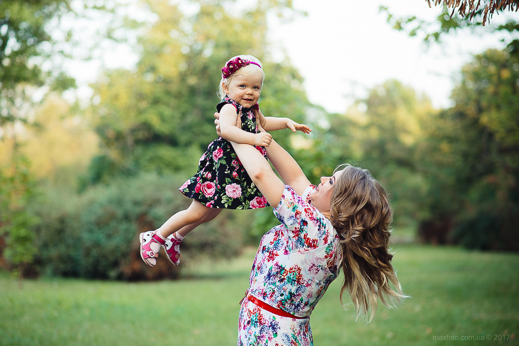 Дитячі і сімейні фотографії фотограф Максим Семенюк в Нікополі. Фотограф Київ Дніпро Запоріжжя Нікополь Олександрія Кривий ріг Покров