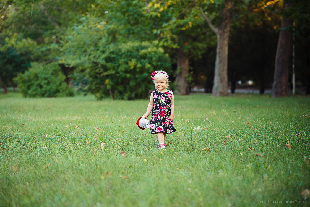 Дитячі і сімейні фотографії фотограф Максим Семенюк в Нікополі. Фотограф Київ Дніпро Запоріжжя Нікополь Олександрія Кривий ріг Покров