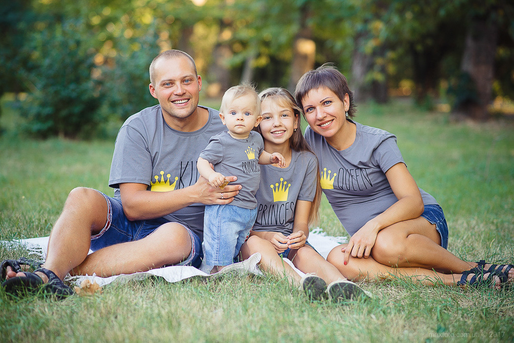 Дитячі і сімейні фотографії фотограф Максим Семенюк в Нікополі. Фотограф Київ Дніпро Запоріжжя Нікополь Олександрія Кривий ріг Покров