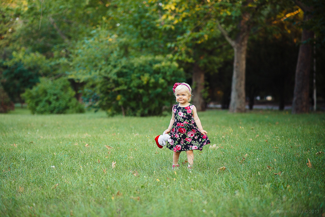 Дитячі і сімейні фотографії фотограф Максим Семенюк в Нікополі. Фотограф Київ Дніпро Запоріжжя Нікополь Олександрія Кривий ріг Покров