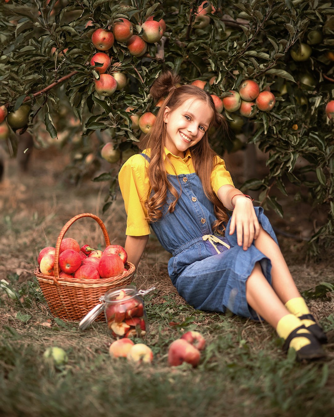 Дитяча фотозйомка в яблуневому саду. Сімейний та дитячий фотограф Київ, Ірпінь, Буча — Галина Пивоварова