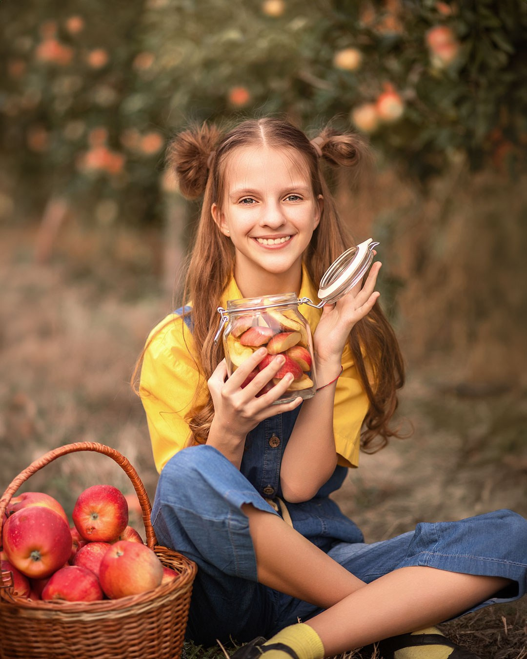 Дитяча фотозйомка в яблуневому саду. Сімейний та дитячий фотограф Київ, Ірпінь, Буча — Галина Пивоварова