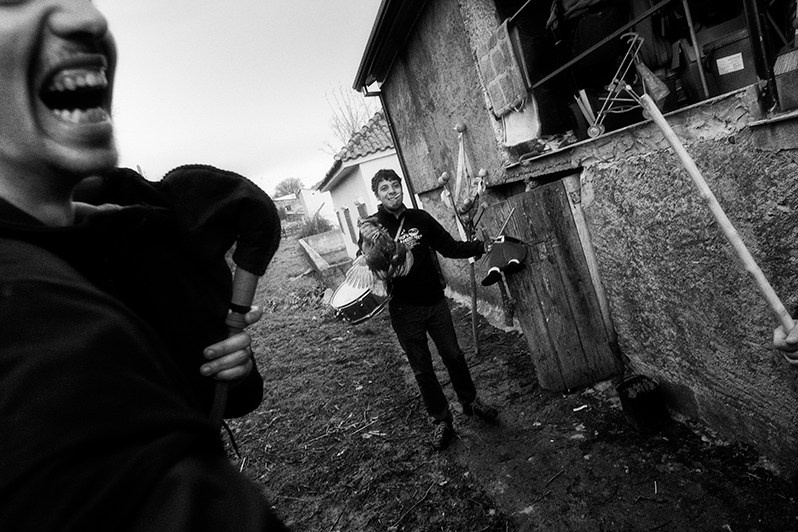 The “caixa de guerra” player catches a chicken, Bragança municipality, Bragança district, Trás-os-Montes region, Portugal. 2019