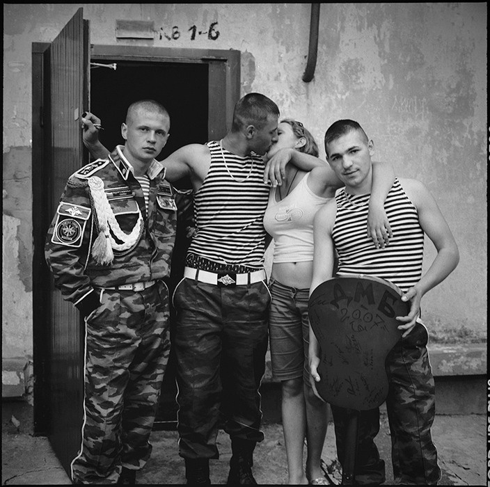 Поцелуй дембеля, Брянск, Россия. 2007