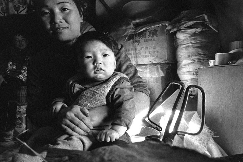 Семейный портрет, между Горхи-Тэрэлж и Булагом, Монголия. Январь 2002