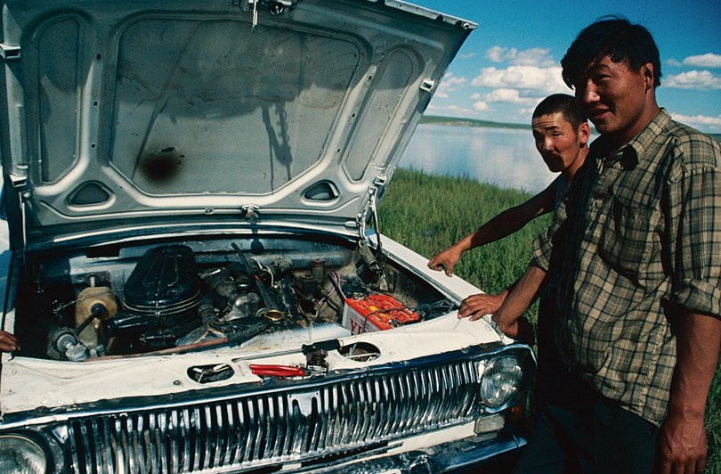 Broken 'Volga' in the middle of nowhere, Arkhangai province, Mongolia. July 2003