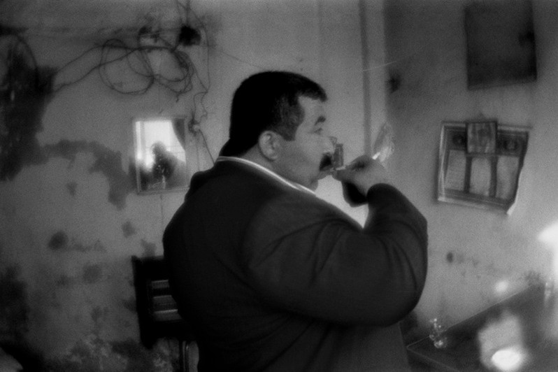 Tea drinking in the utility room of the city market, Diyarbakır, Southeastern Anatolia region, Turkey. January 2011