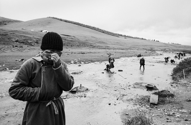 Незаконная золотая копальня, Монголия. 2009