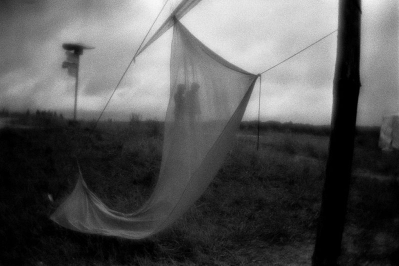 На территории этнографического парка "Этномир" во время музыкального фестиваля, Калужская область, Россия. Июнь 2012