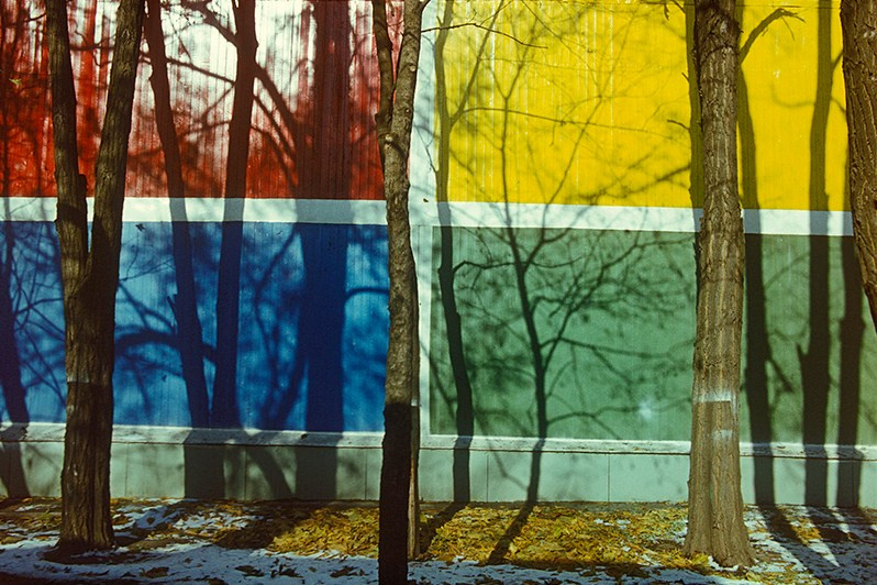 Windows. Этюд с покрашенным забором на  Львовской улице, Киевский район, Одесса, УССР. Октябрь 1985