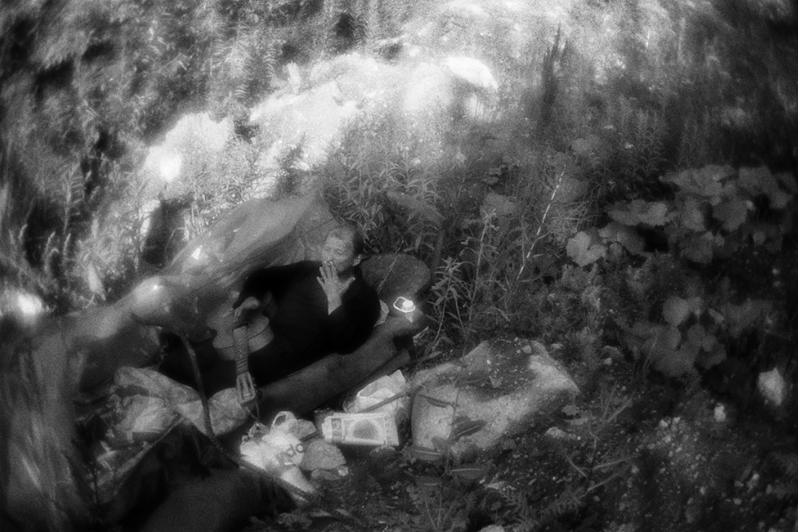 Кровать Володи после того, как его палатка была снесена полицией совместно с "Социальным патрулём", район Тропарёво-Никулино, Москва, Россия. 21 июня 2015