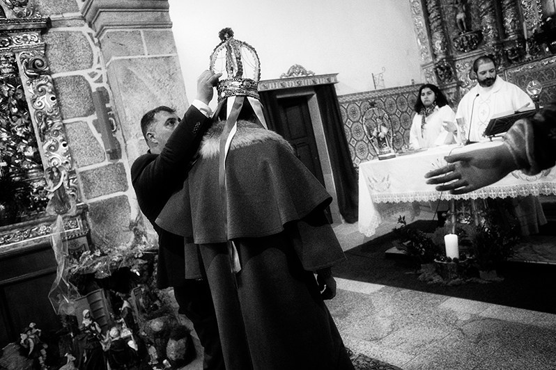 During the mass, the “Rei” places the crown on his successor, Mirandela municipality, Bragança district, Trás-os-Montes region, Portugal. 2023