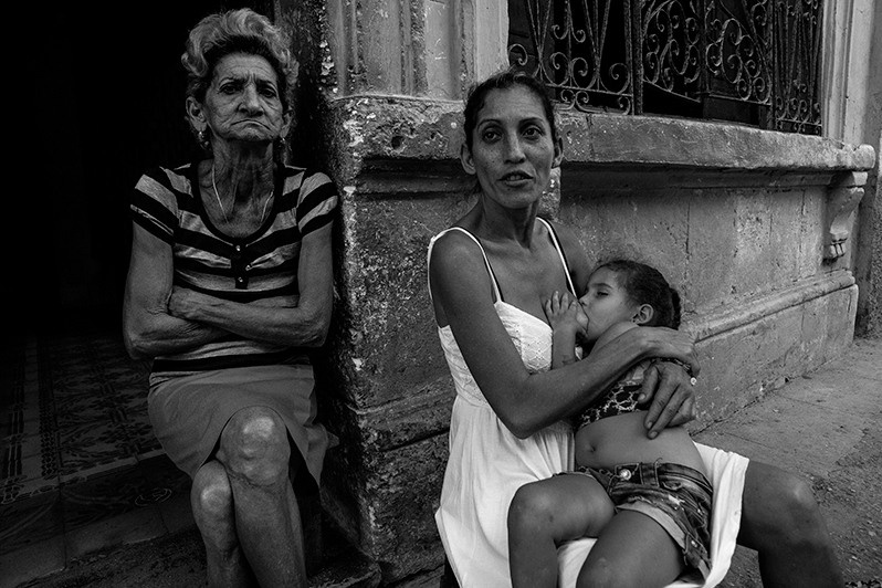 Intimate scenes are an everyday occurrence on the outskirts of the municipality of Centro Habana, Havana, Cuba. 2017