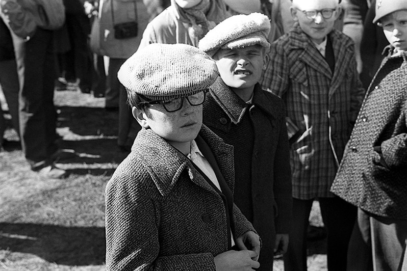 Дети из специализированного интерната на выставке собак, Запорожье, УССР. 1980