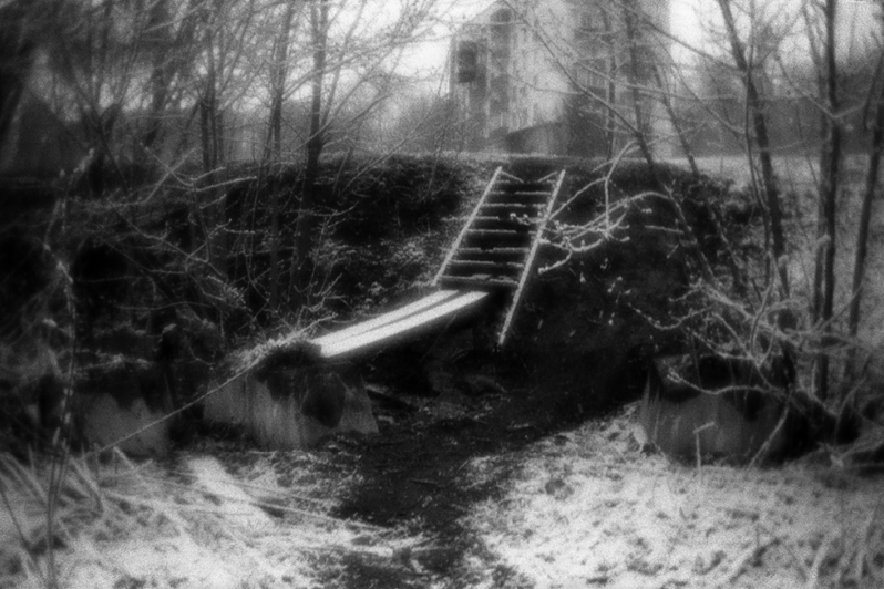 Лестница в овраг, район Тропарёво-Никулино, Москва, Россия. 20 апреля 2015