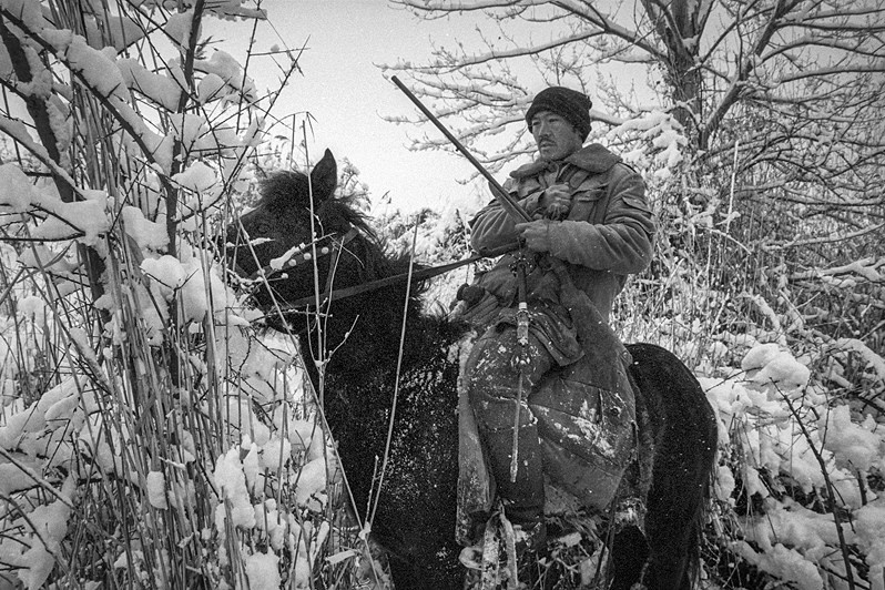 Falconry in the vicinity of Lake Issyk-Kul, Kyrgyzstan. 1994 © Oleg Klimov