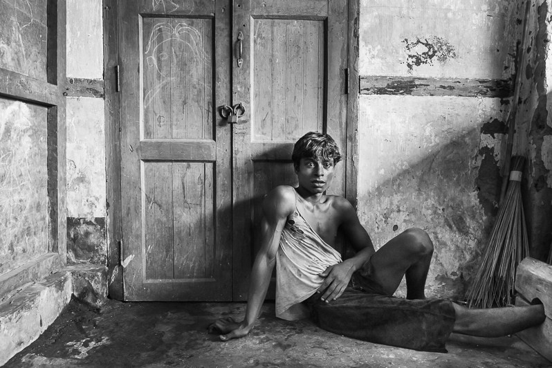Locked up Rohingya man near a military check point in Aung Mingalar, detained for not respecting the curefew, Sittwe, Myanmar. September 2015