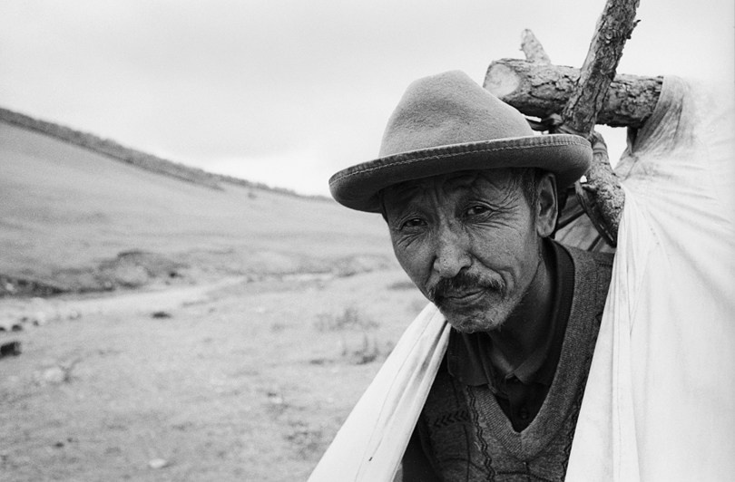 Незаконная золотая копальня, Монголия. 2009