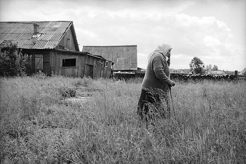 Мобильная связь только в чистом поле, деревня Беляево, Кикнурский район, Кировская область, Россия. Июнь 2010