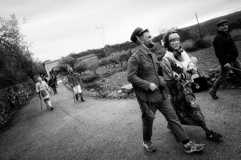 The couples “Soldado” and “Sécia”, and “Velho” and “Velha” during the “Peditório”, Mogadouro municipality, Bragança district, Trás-os-Montes region, Portugal. 2022