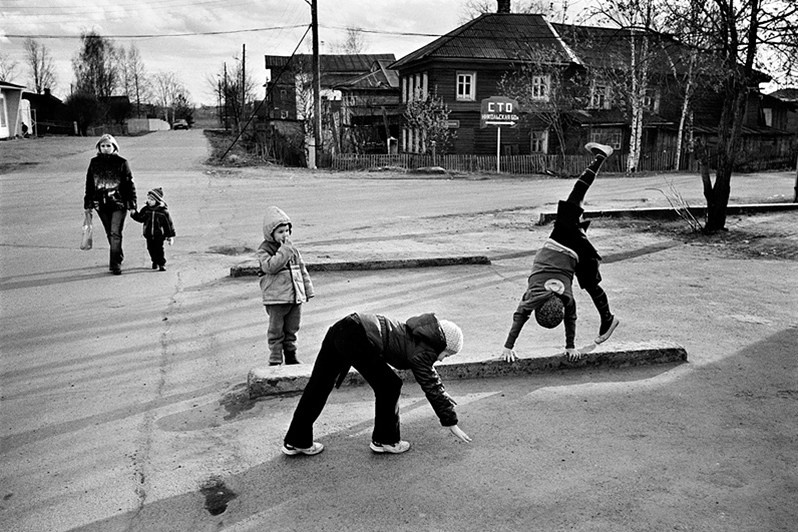 Acrobatics, Priluki microdistrict, Vologda, Russia. 2008