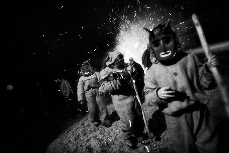 The first appearance of the “Velho” at the bonfire, Mogadouro municipality, Bragança district, Trás-os-Montes region, Portugal. 2018