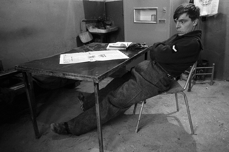 Перерыв на отдых в подсобке на шлакоотвале, Запорожье, УССР. 1991