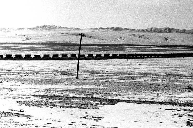 Состав полезных ископаемых – пункт назначения Китай, близ станции Баруун Хараа, Баянгольский район, провинция Уверхангай, Монголия. Январь 2002