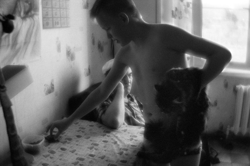 Активист либерально-демократической партии Игорь Овсянников с приемным сыном, посёлок им. Льва Толстого, Липецкая область, Россия. Август 2018